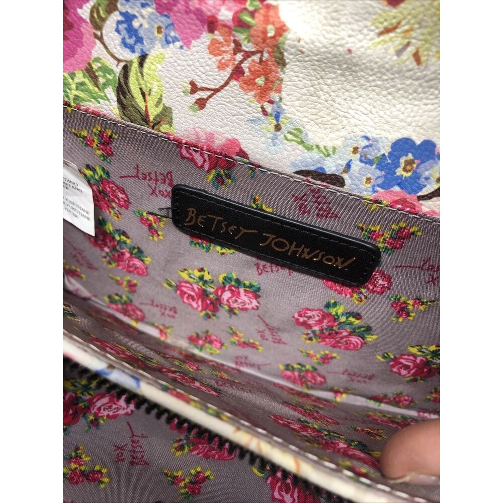 Betsy Johnson Crossbody Purse Floral Bow Inside Wallet Organization Pockets - Picture 6 of 15